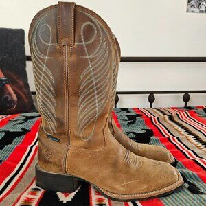 Ariat! Women's Round Up Wide Toe Square Western Boot, size 8.5